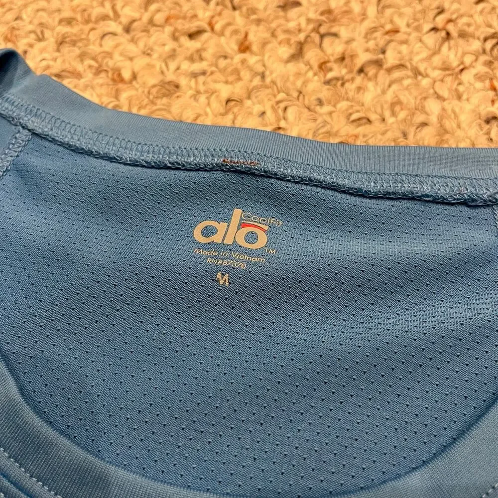 Alo Yoga Coolfit Short Sleeve Tee M Blue Side Mesh Athleisure Gym Workout Casual